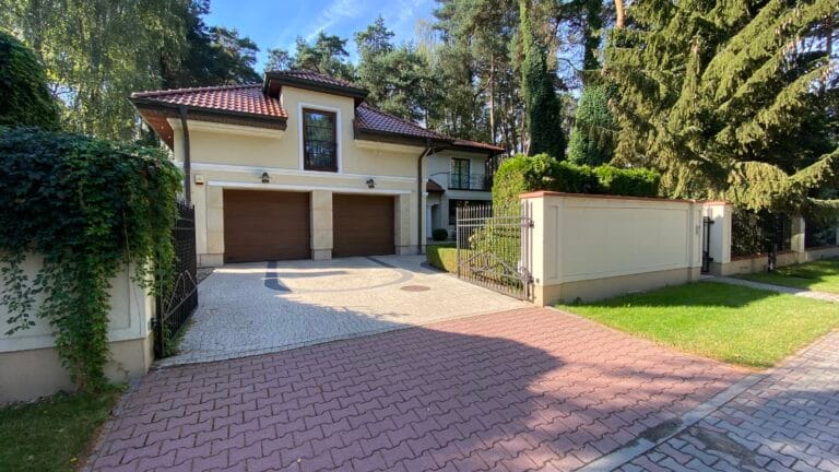 Short Term Luxury House Rentals in Warsaw: Flexible Stays for Business, Relocation & Extended Getaways