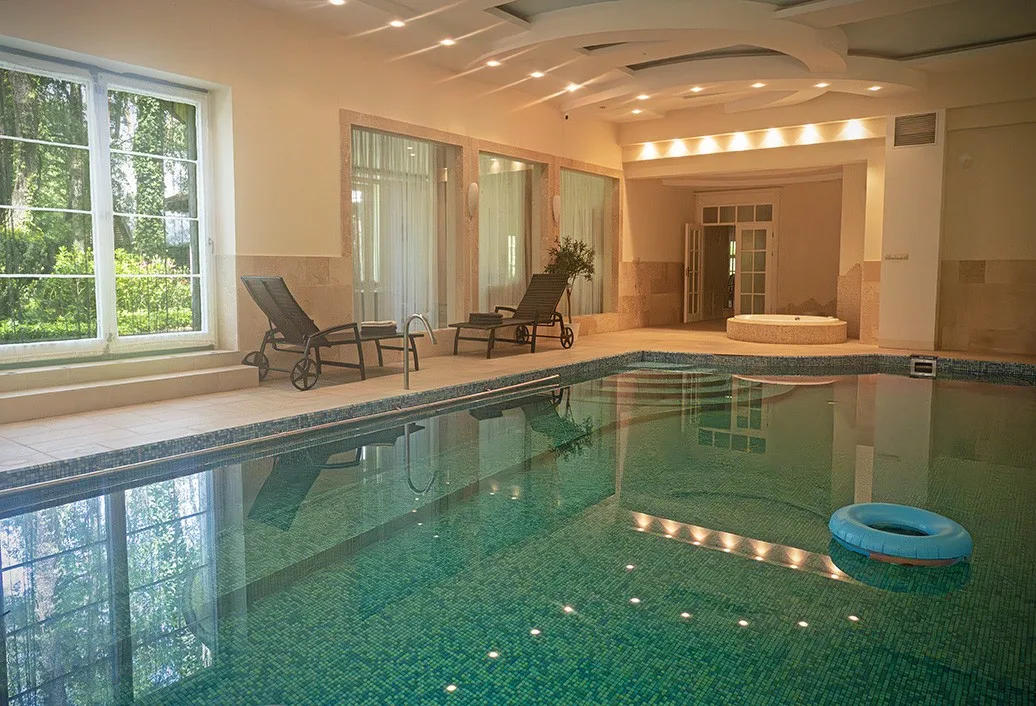 Spacious Houses with Pool & Spa in Warsaw: Private Stays for Ultimate Comfort & Relaxation