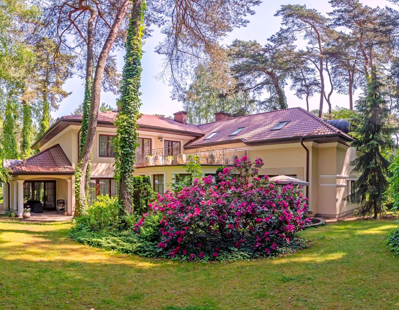 Weekend Getaways Near Warsaw: Private Houses for Relaxation, Events & Memorable Stays